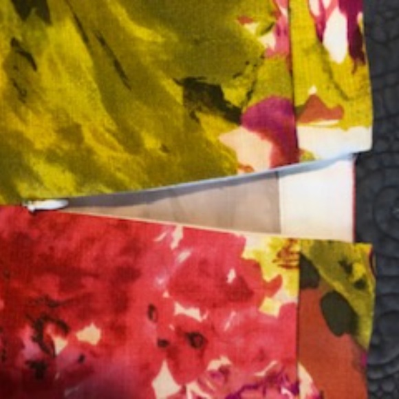 J.Crew pencil skirt in fuchsia and gold tones sz 4 - Picture 2 of 9